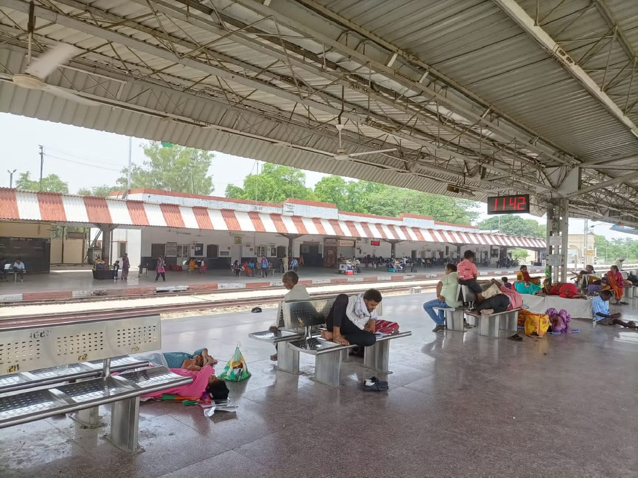 Train operations between Varanasi and Lakhimpur stopped