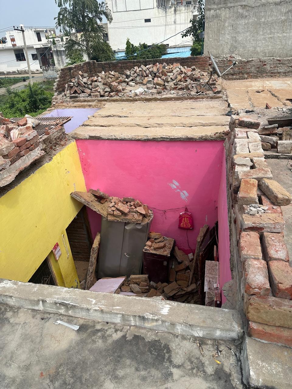 The wall of the house collapsed, mother and son died, daughter injured