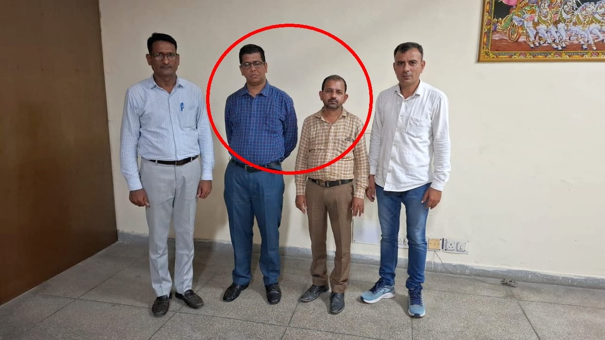 EPFO Assistant Commissioner and Enforcement Officer arrested while taking bribe of Rs 2 lakh