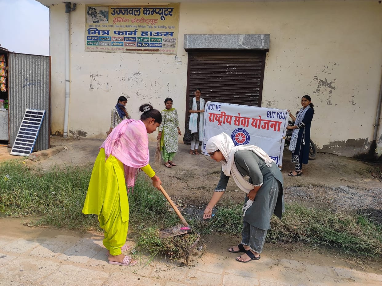 Volunteers launched cleanliness campaign