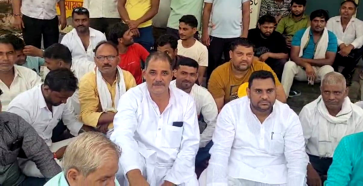 Arnia block chief accused of indecency, heads of 20 villages staged a protest