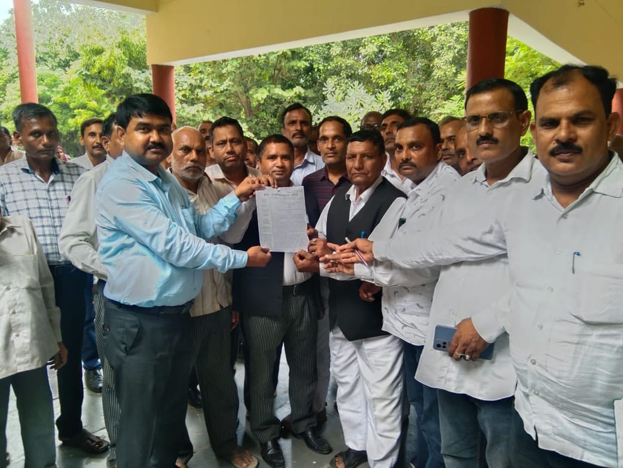 Lawyers took out a march in support of their demands