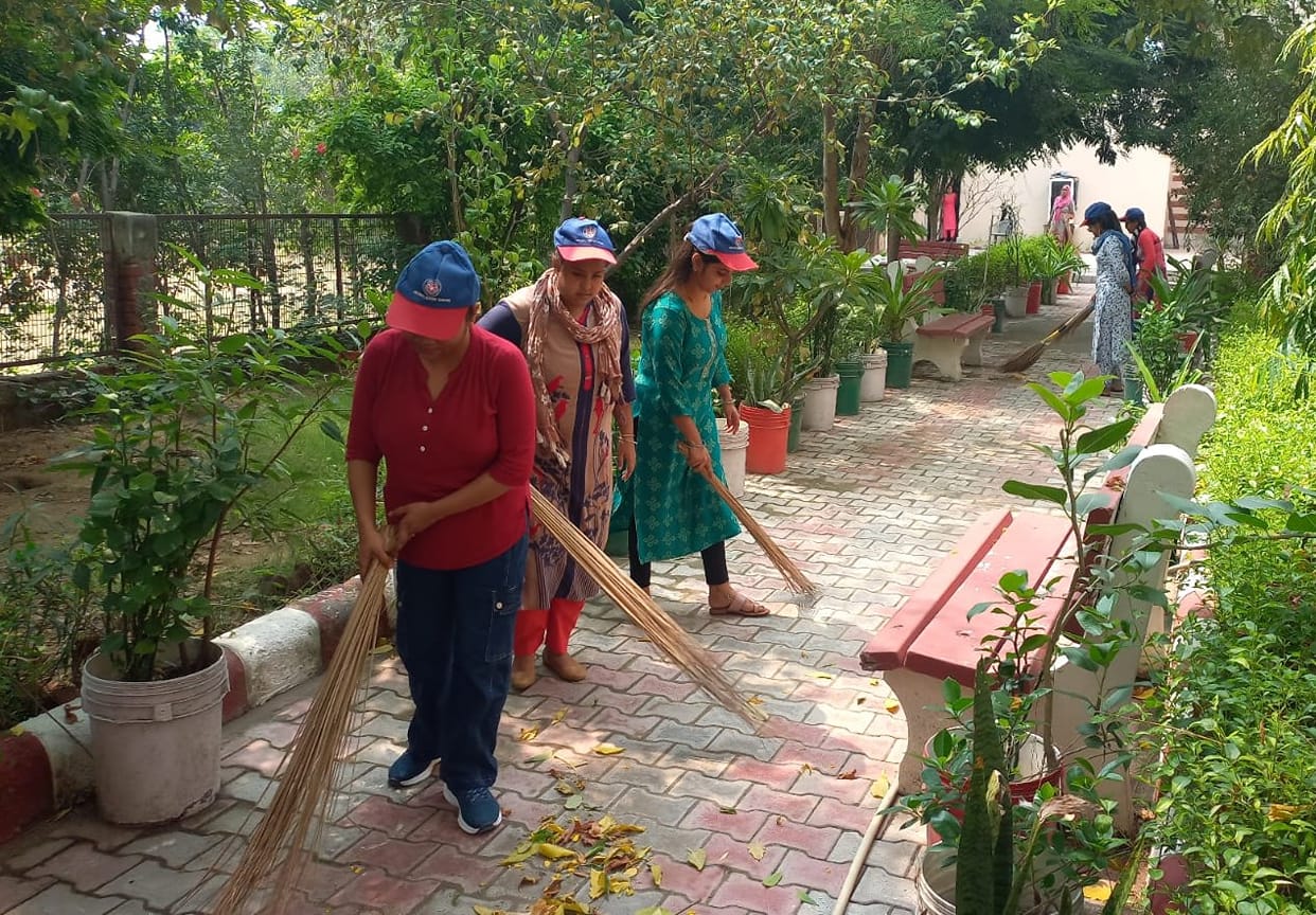 Volunteers donated their labor for cleanliness