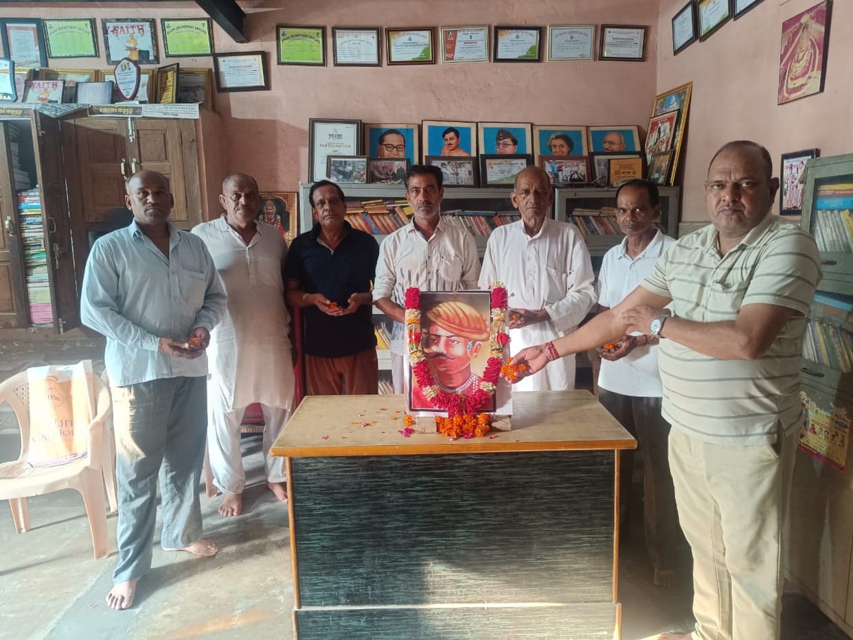 Villagers paid homage to Nana Saheb on his death anniversary.