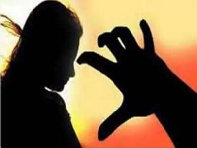 Mohanlalganj: A girl raped and blackmailed many times.