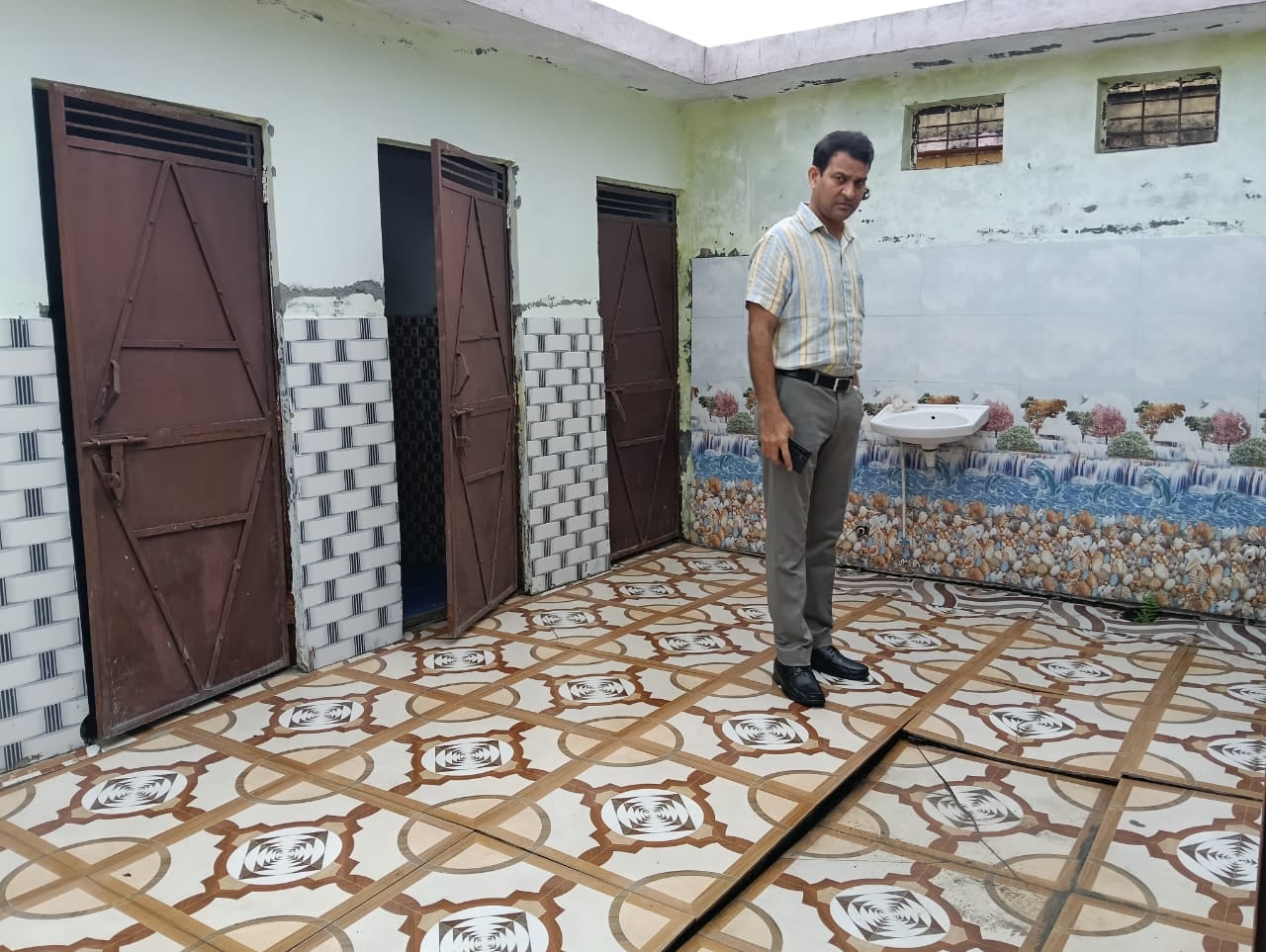 Explanation sought from secretary on sinking of toilet seat