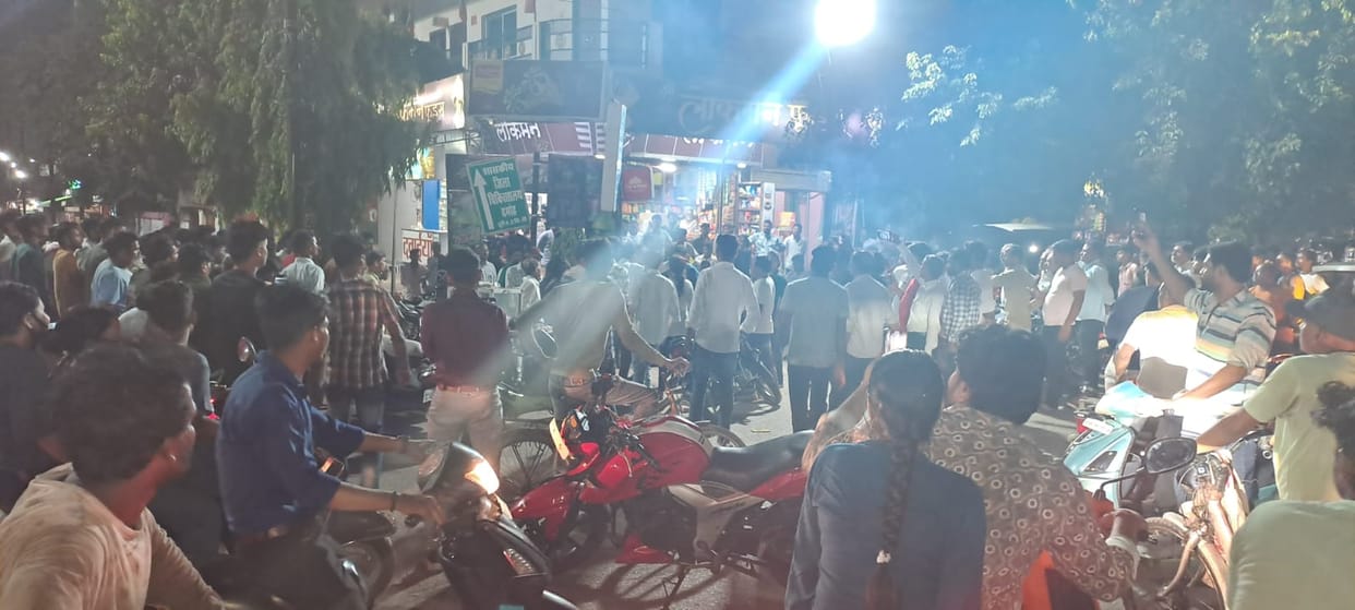 A dispute broke out between two girls over taking a photo in Damoh
