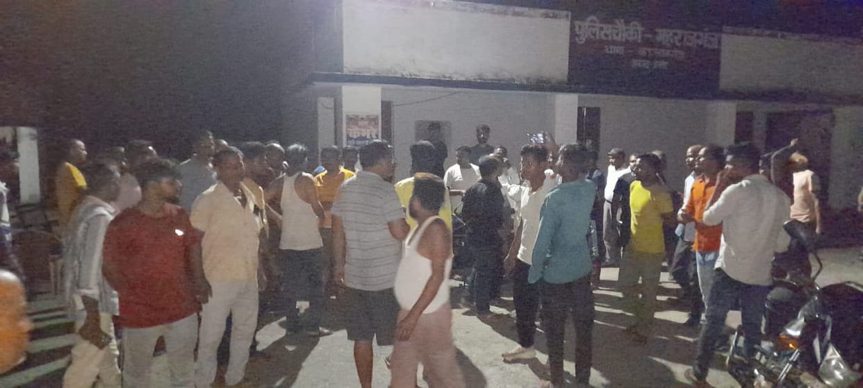Police slapped the Kotdar, people surrounded Maharajganj outpost