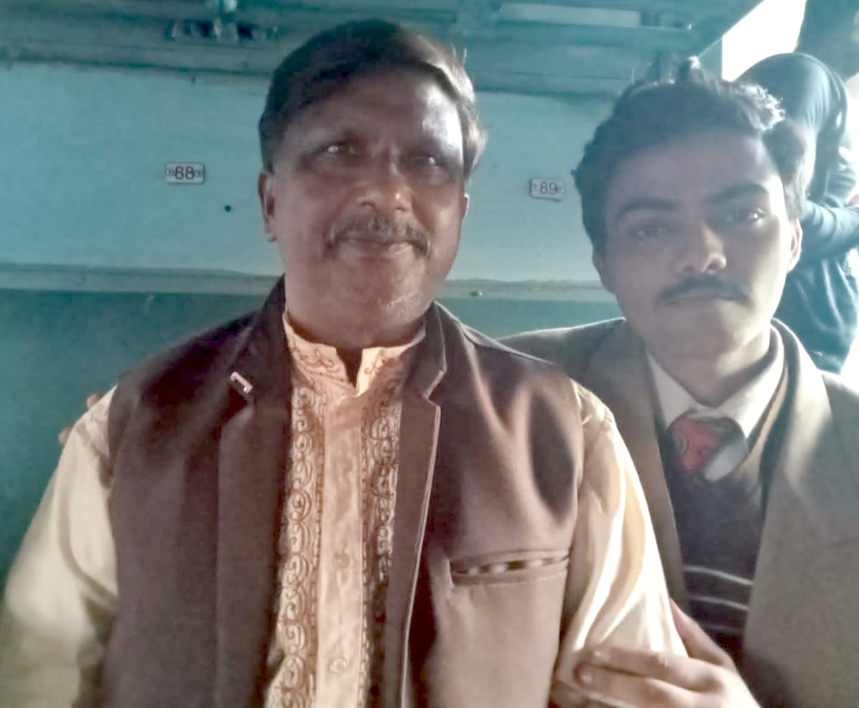 The address of the father of the villain of Missing Ladies is Kotwali Dehat.