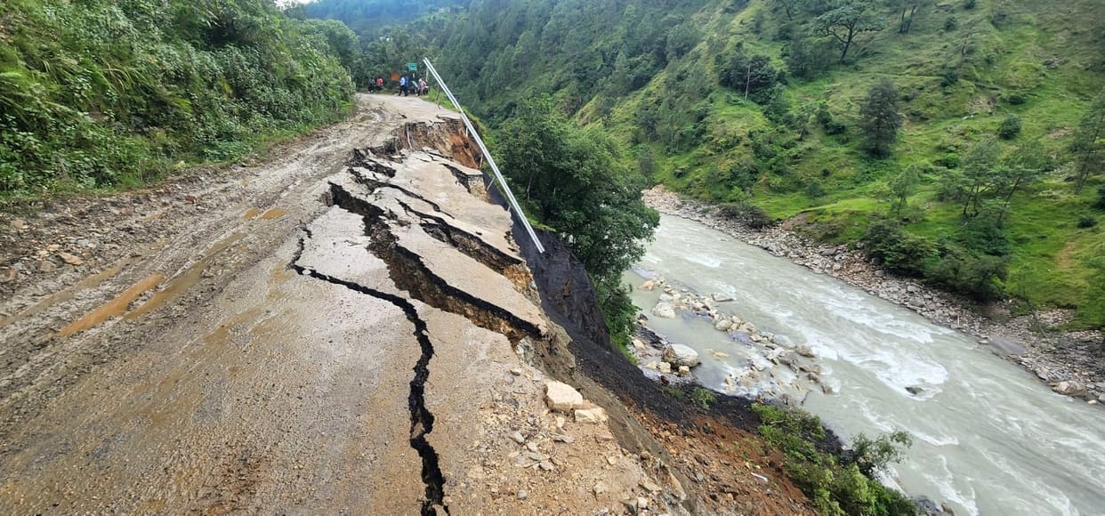 50 meter part of Thal-Satsiling highway again submerged in river, speed stopped