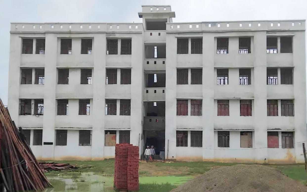 Multi-storey buildings are being built in 20 police stations, 664 police personnel will get shelter.