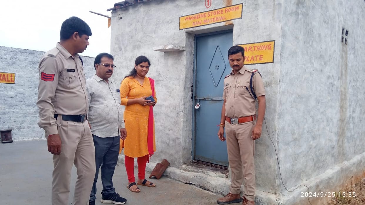 Damoh Firecracker factory was running even after the license period ended, administration sealed it