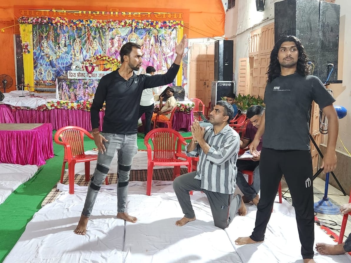 Rehearsals for Ramlila began, dialogue between Laxman and Parshuram took place