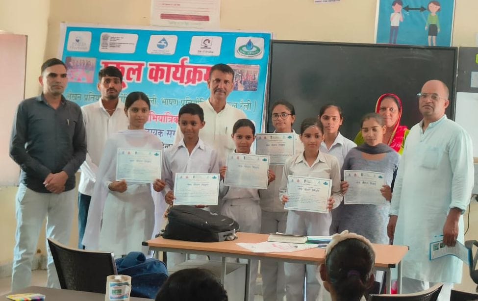 Aarti won in painting competition
