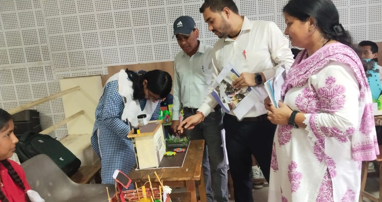 Chamoli News Children science festival organized in GIC Gopeshwar 250 child scientists presented models