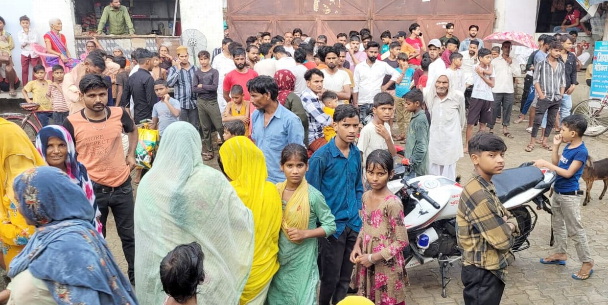 Dead body of a teenage girl found hanging