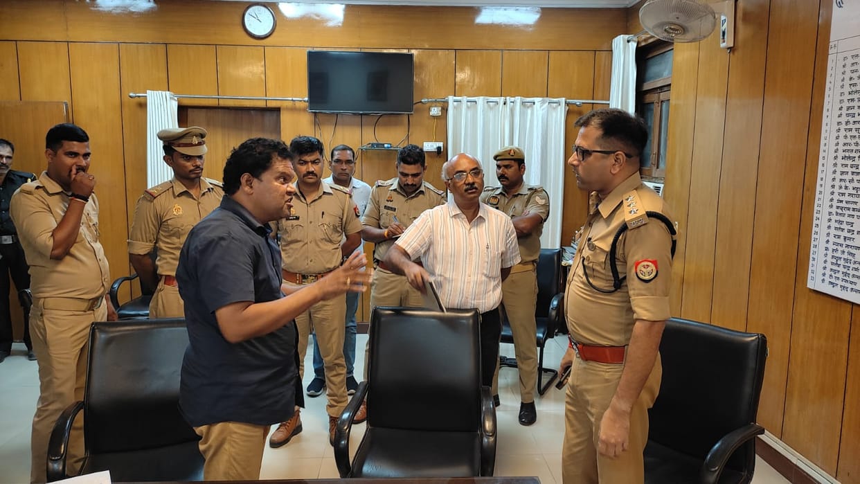 In Gorakhpur  DDU, Professor angry over not getting clear NOC...sit on strike