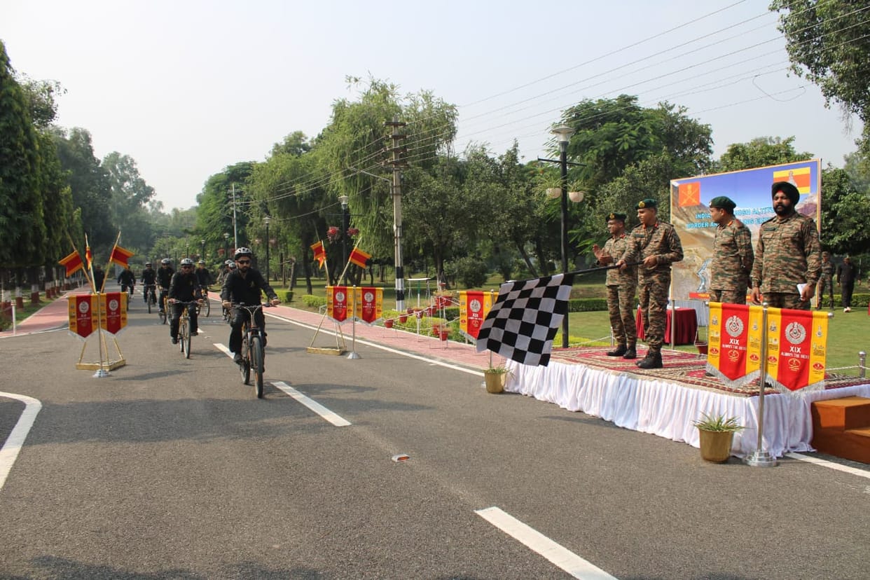 12 Army Persons Depart for Cycling Campaign
