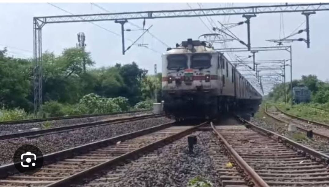 Conspiracy to overturn Islampur-Hatia Express train fails