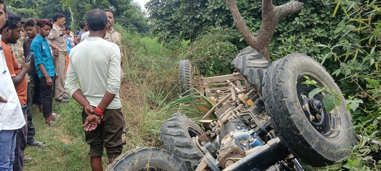 Bike riding brother-in-law and brother-in-law died due to tractor-trolley collision