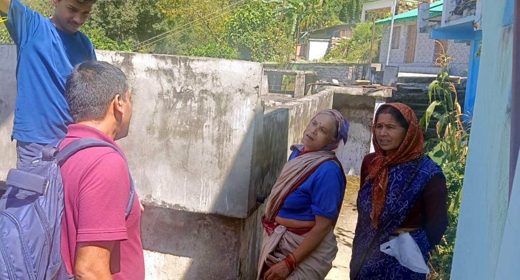 Chamoli News Cracks appear in houses due to landslide in Dharkot village