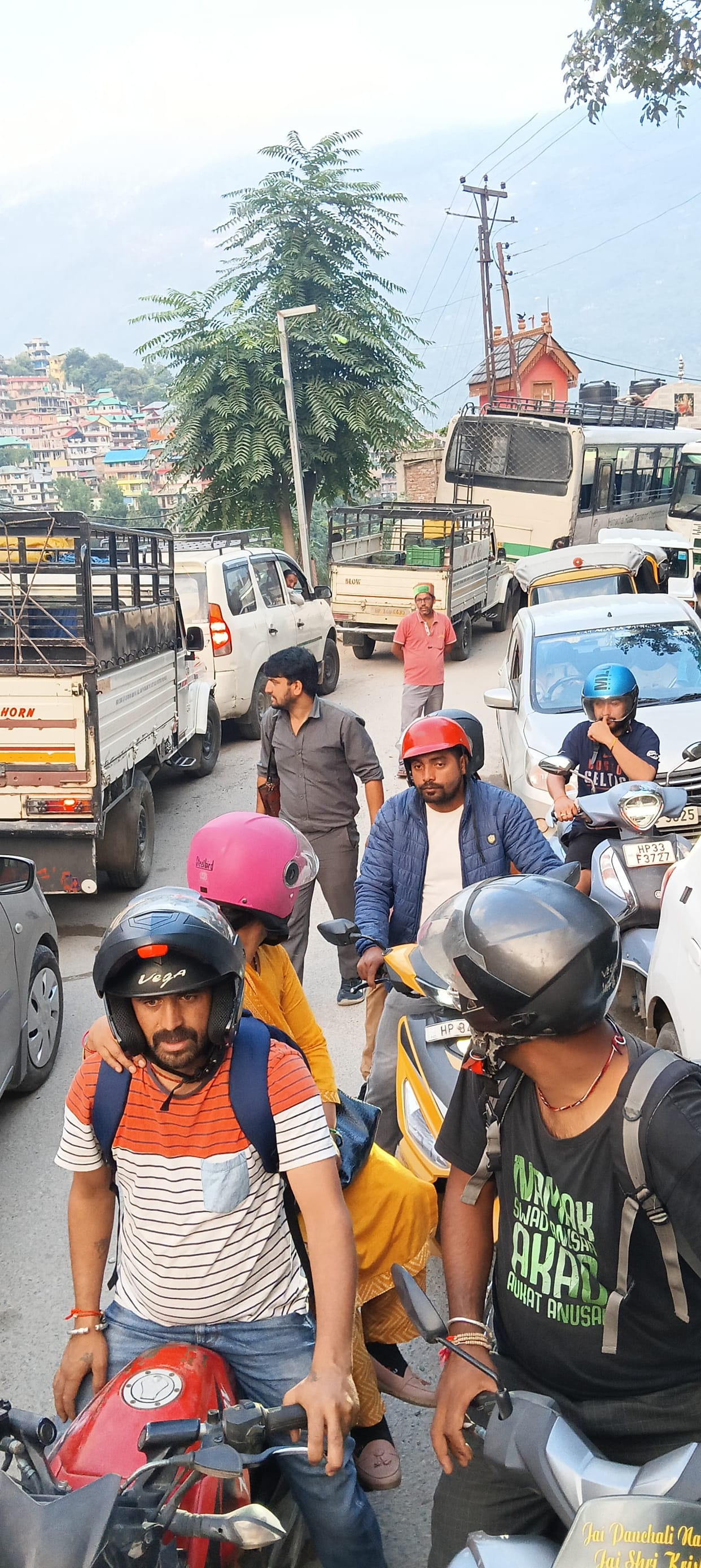 Jam due to tarring, passengers worried