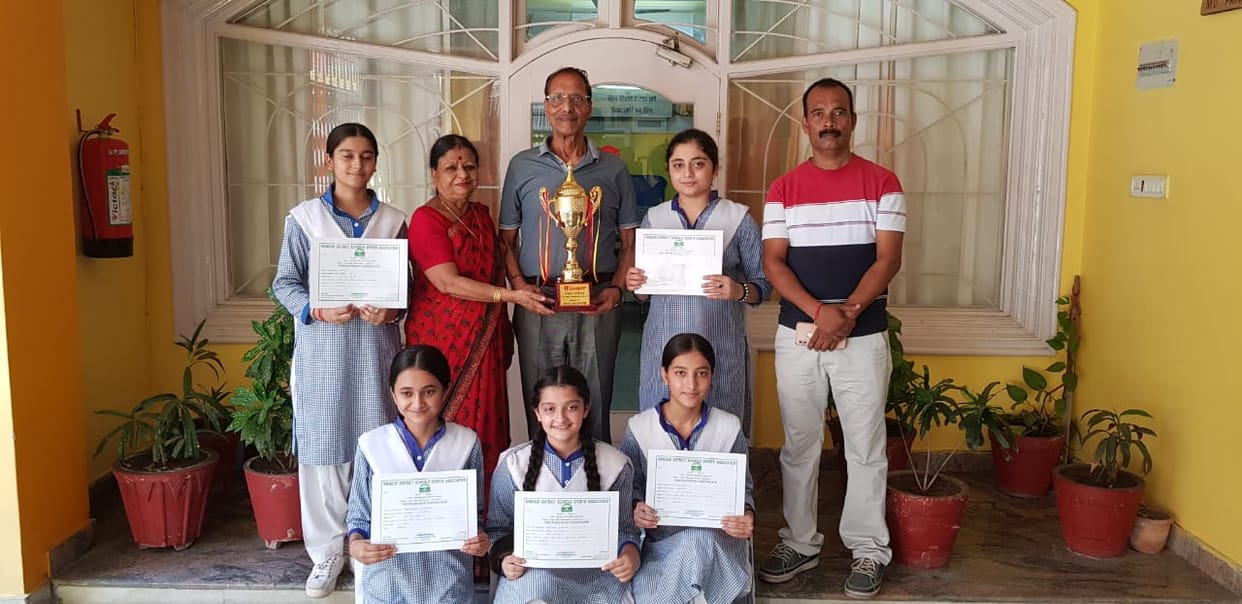 Suryanshi of AVN School won the district level chess competition