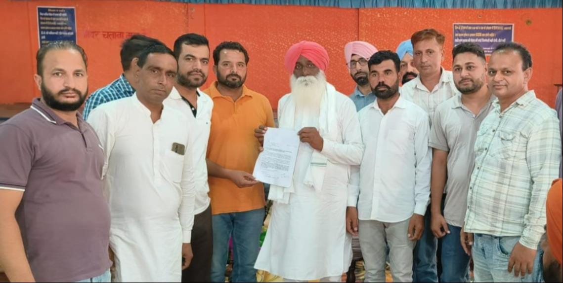 Sarva Karmachari Sangh submitted memorandum of 15-point demands to Congress candidate