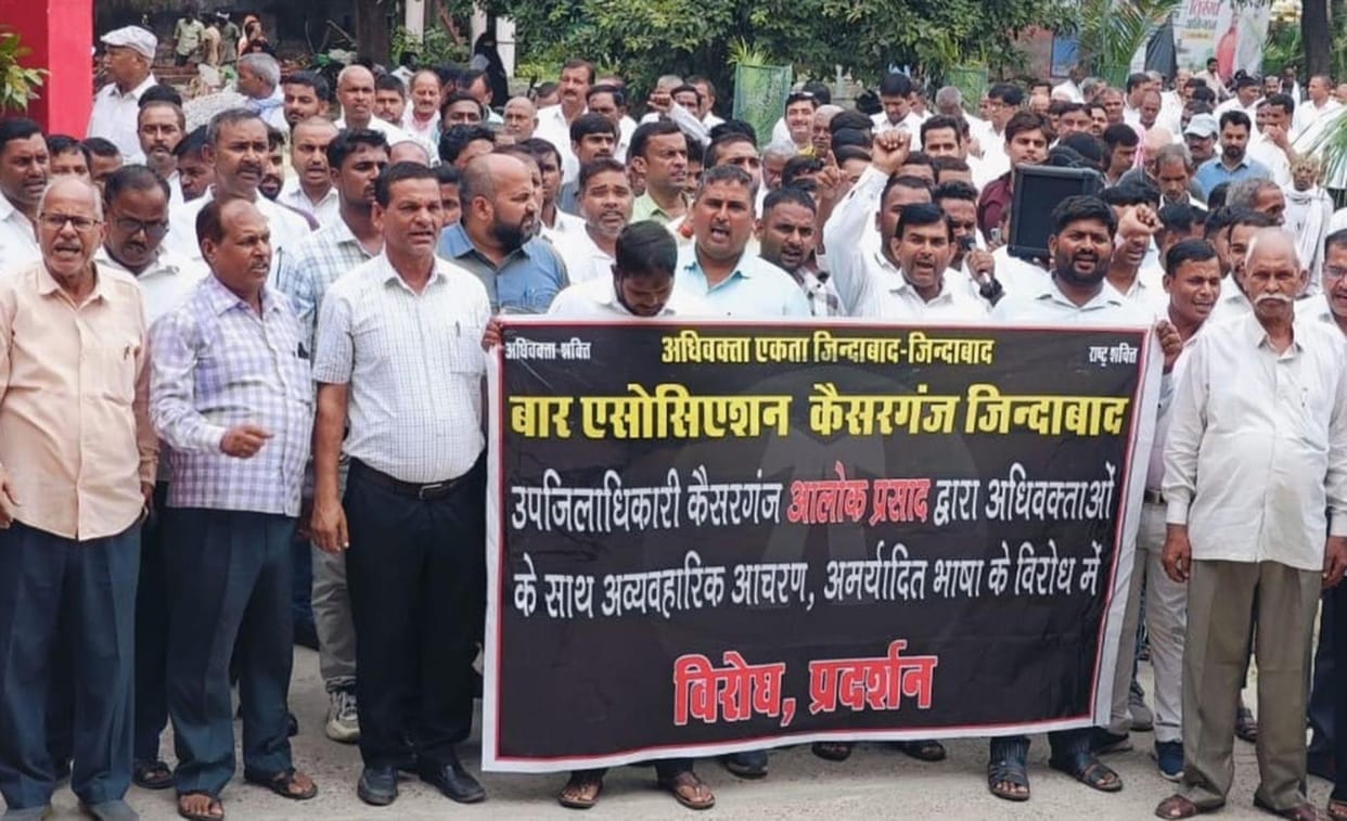 Lawyers protest against SDM