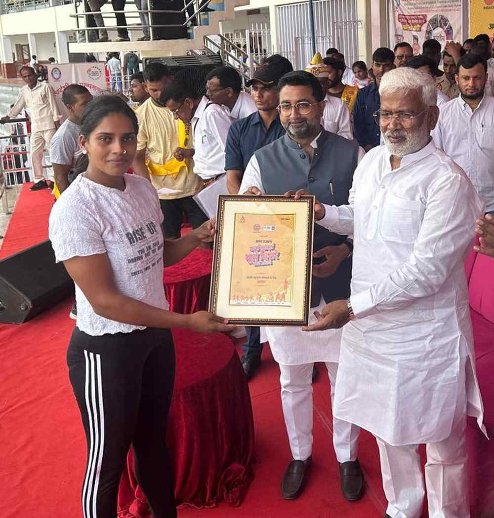 Asmita was honored in Lucknow
