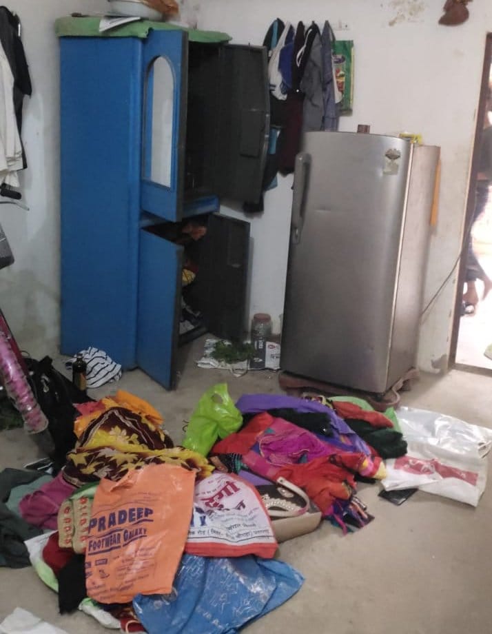 The family members kept sleeping and the thieves took away foreign currency worth thousands of rupees.