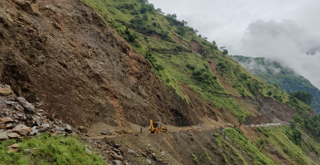 Adi Kailash pilgrims stranded for seven hours due to road closure