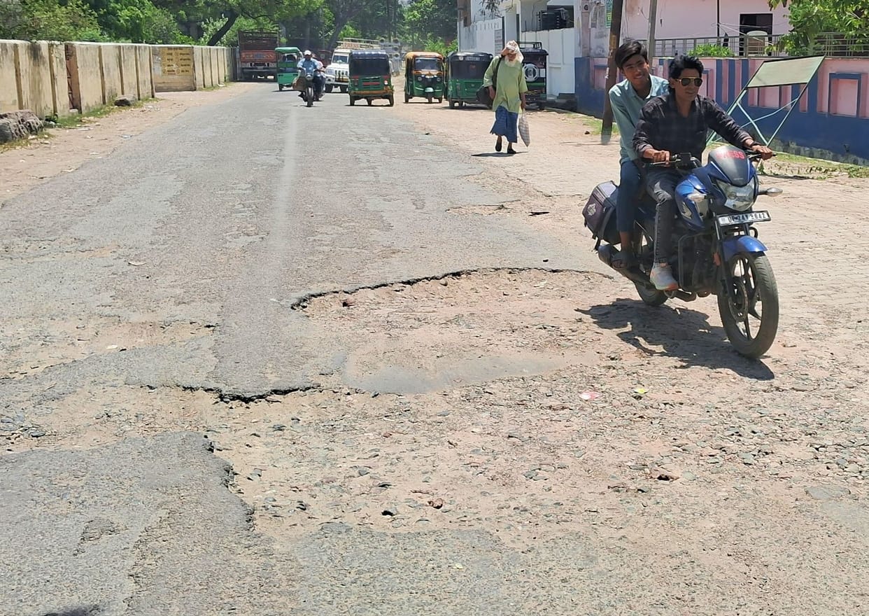 245 kilometer road of the district will be pothole free