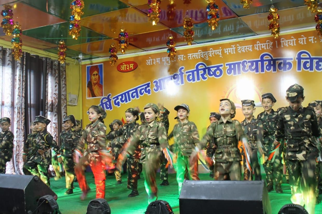 Everyone's mind was captivated by the presentation of the song Mere Ghar Ram Aaye Hain.