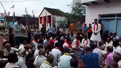 Damoh News: धनेटामाल गांव में ग्रामीणों का फैसला, शराब पीकर उत्पात मचाया तो लगेगा 5000 का जुर्माना Damoh Villagers' decision in Dhanetamal village, if you create ruckus after drinking alcohol