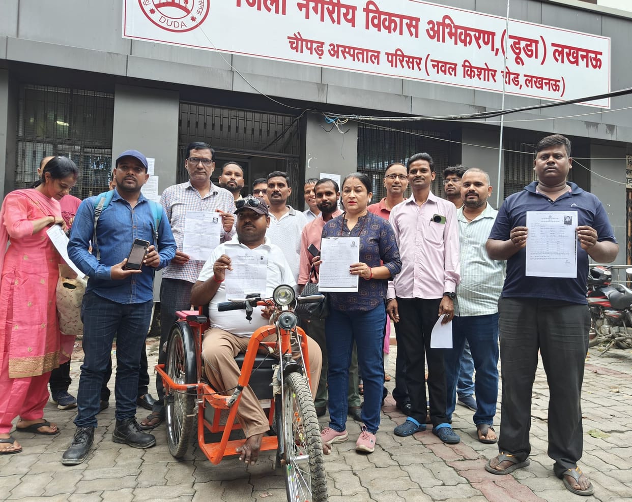 protest of allottees of PM Light House Scheme