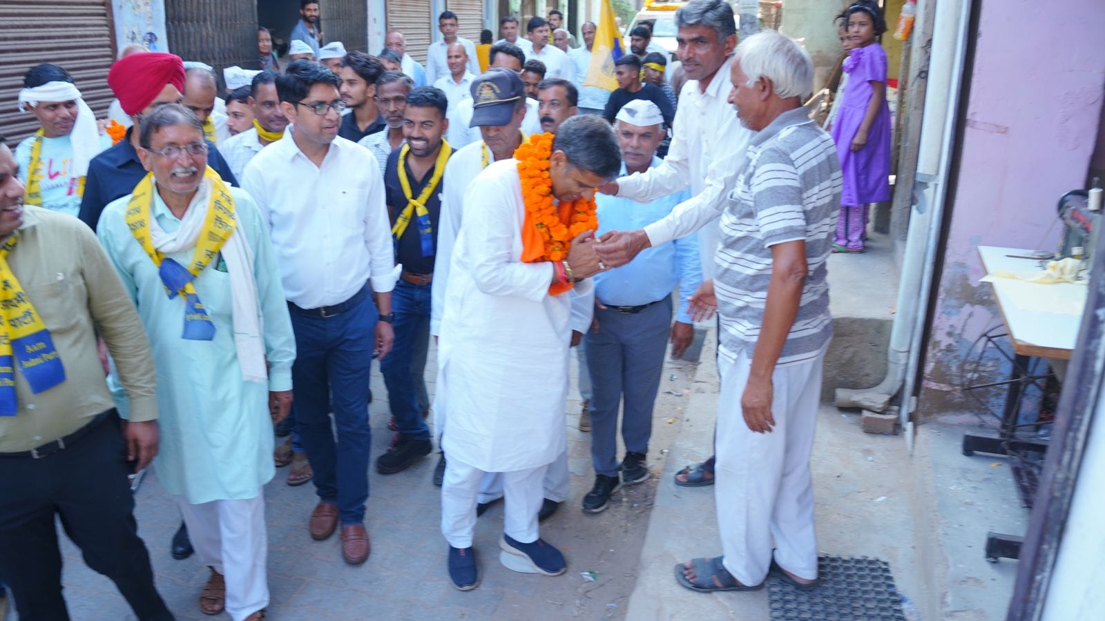 AAP candidate Satish Yadav listened to people's problems