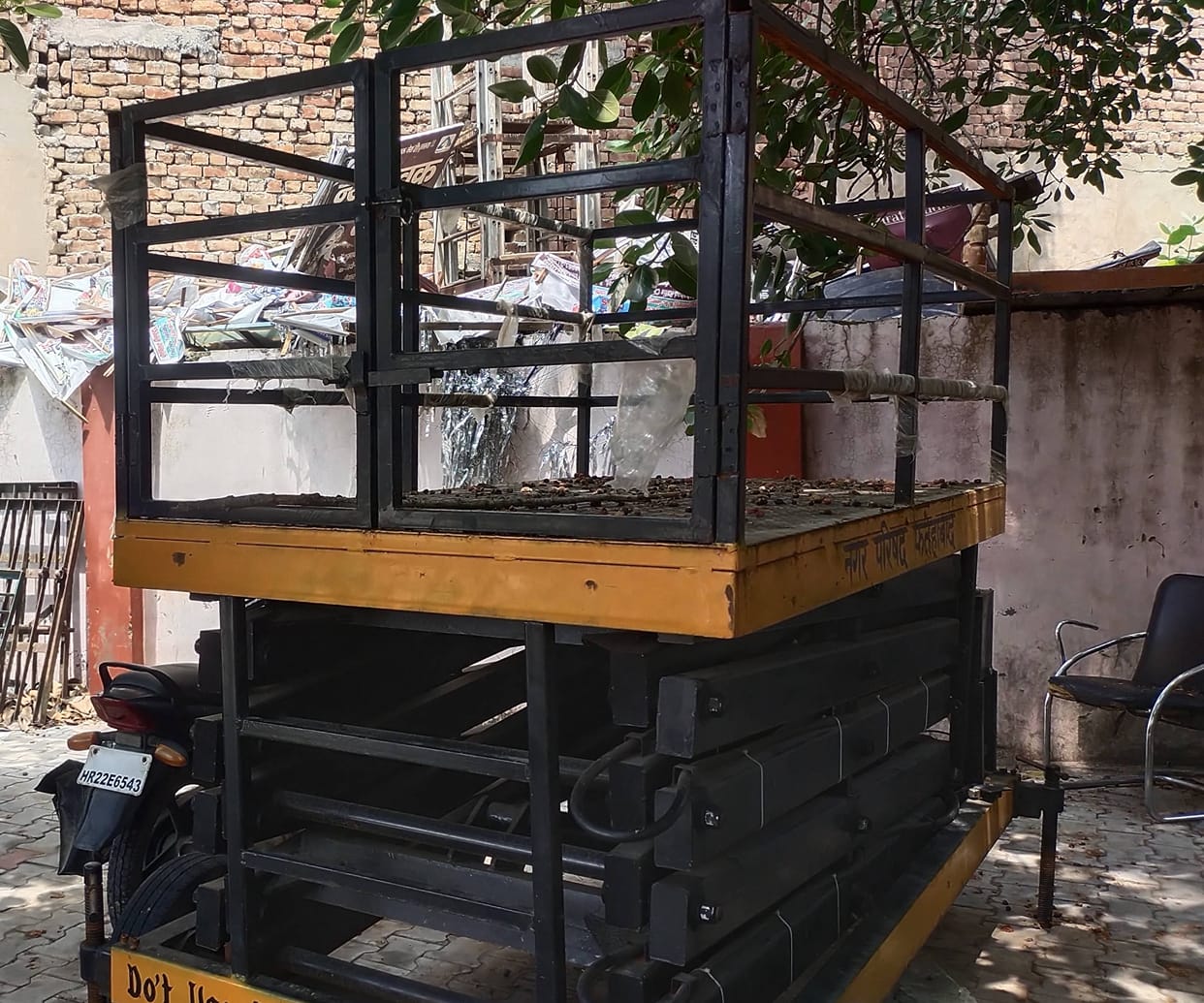 The hydraulic ladder purchased by the Municipal Council for Rs 7 lakh did not last even for seven days, the agency did not replace it.