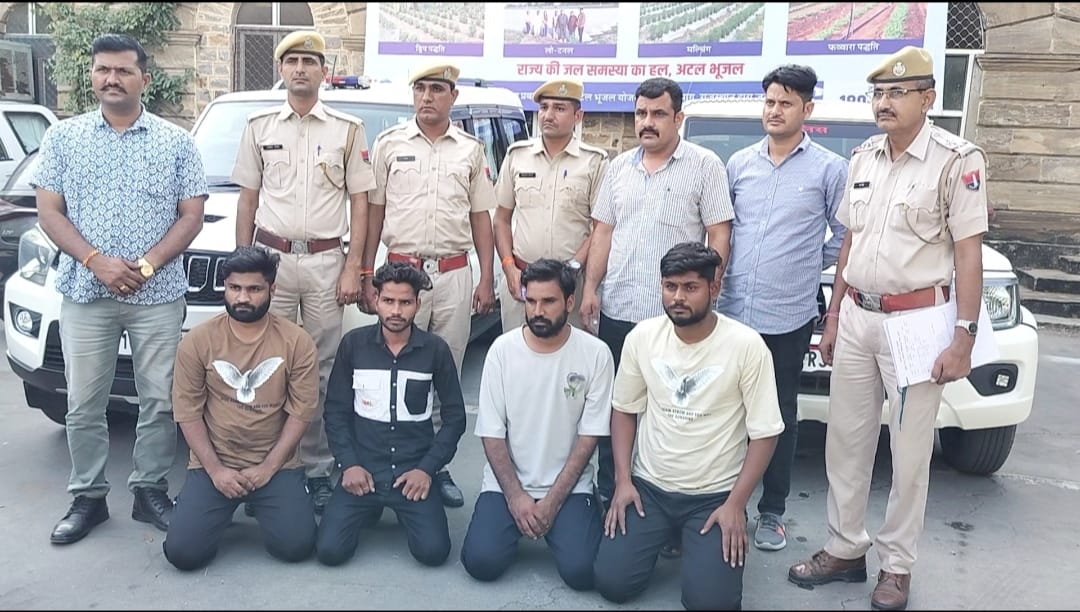Four youths who spread terror by firing in the parking lot were caught by the police