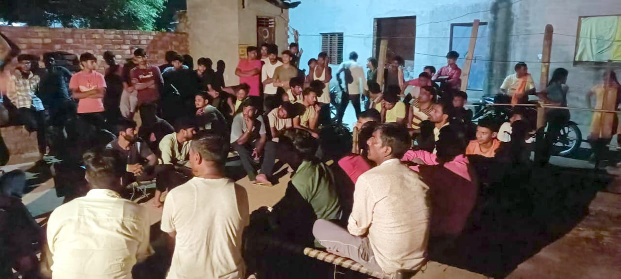 People demonstrated at the power station against the officials of the Electricity Corporation