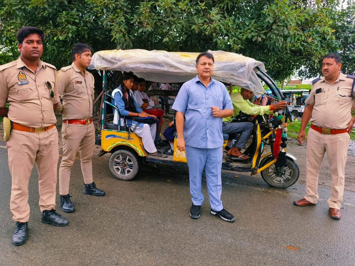 Five magic and 15 e-rickshaws seized