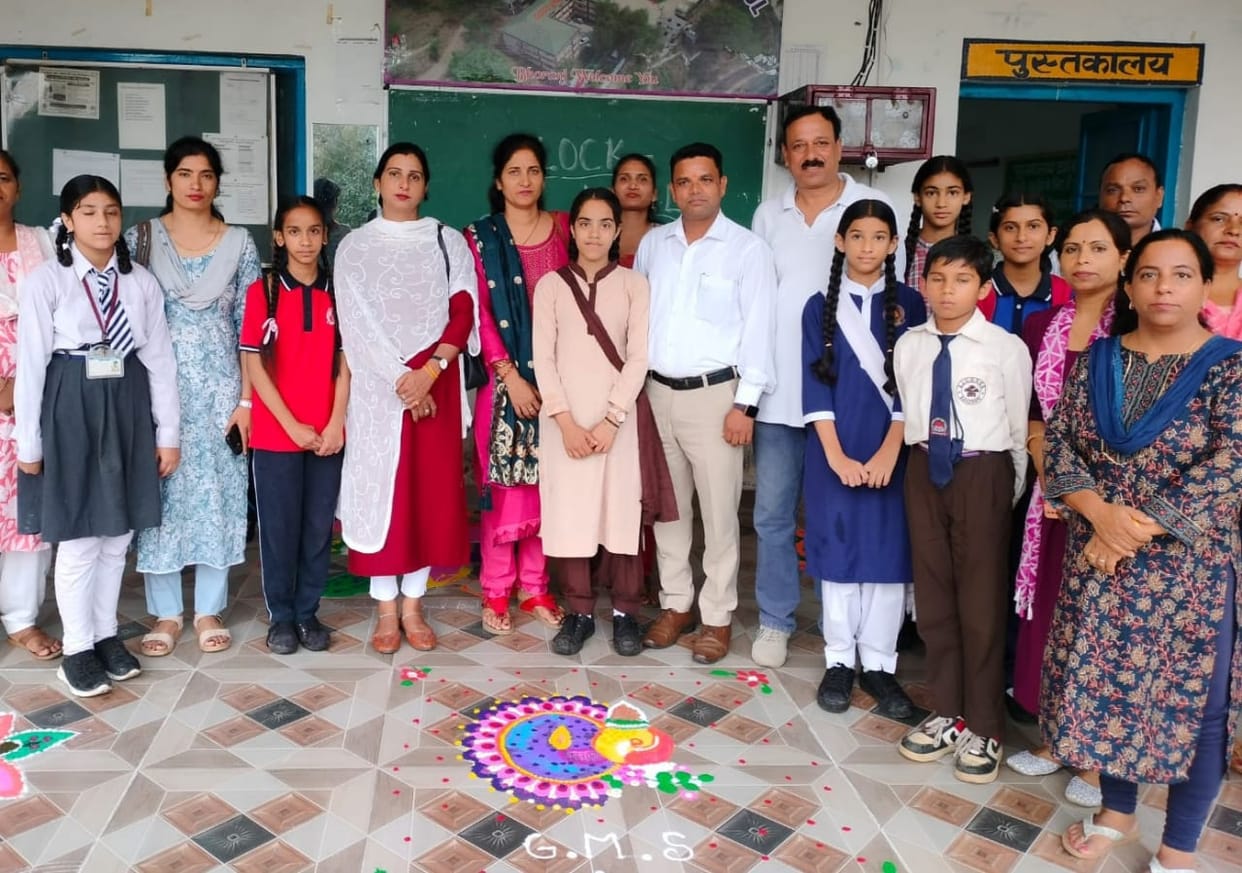 Trishna Kumari of Middle School Lalayar tops in Rangoli.