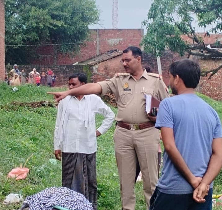 Theft worth lakhs of rupees by masking the house