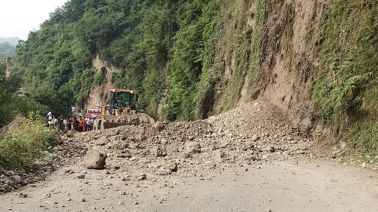 Traffic remained closed for an hour due to debris falling on Old Kangra Road
