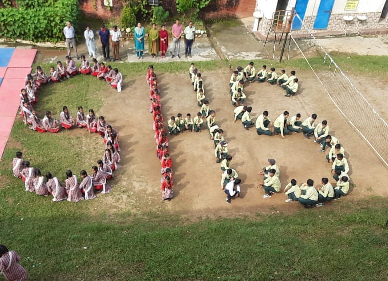 Students made people aware by forming a human chain