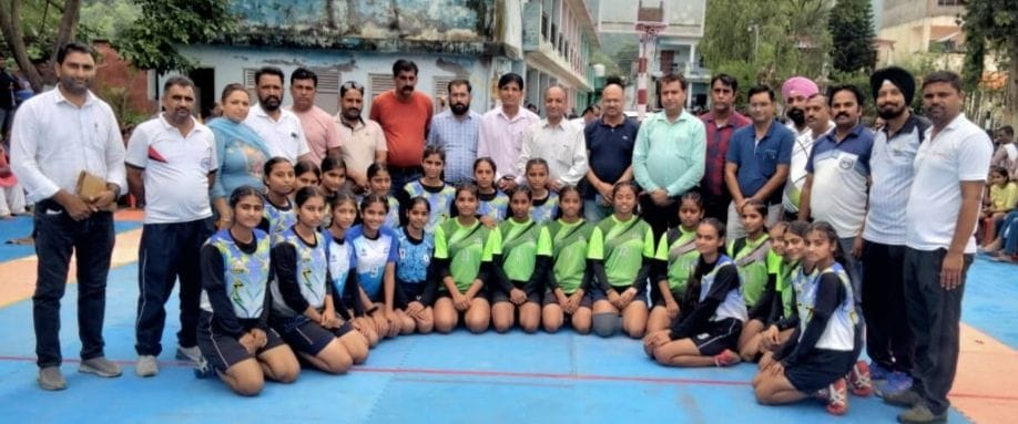 Basdehra winner in Kabaddi and Thanakalan school team runner up