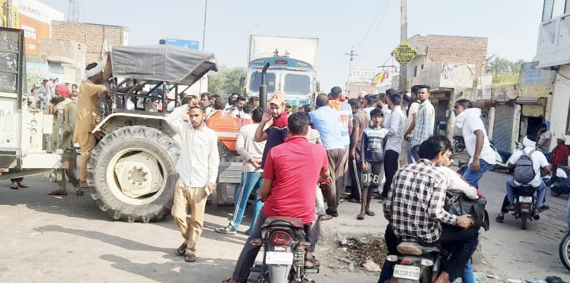 Due to non-purchase of paddy, traffic jam was imposed and procurement started till noon.