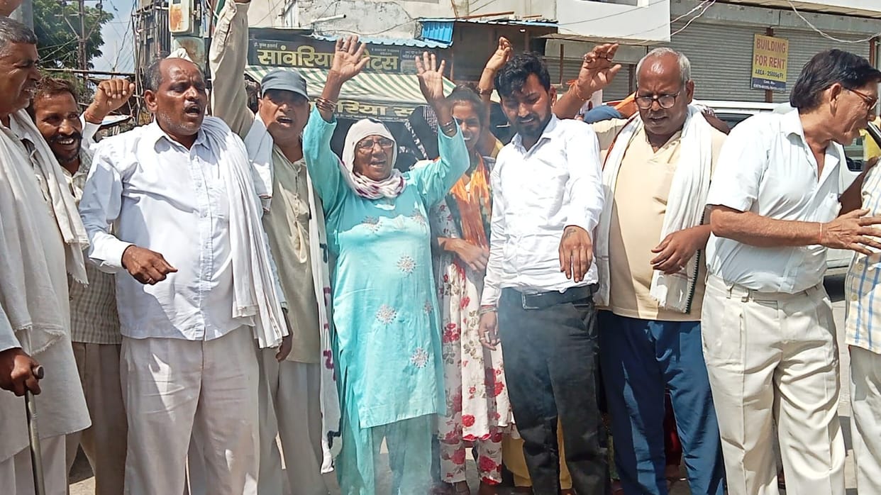 People divided in protest against the comment on Supreme Court's reservation decision