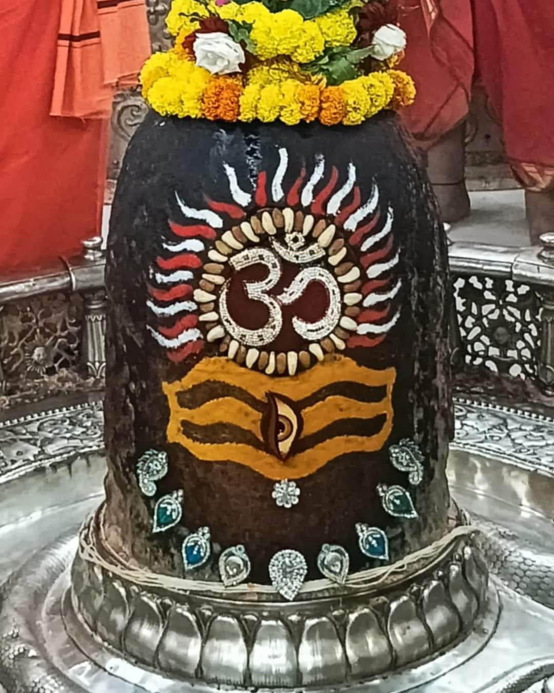 Such adornment of Baba Mahakal in Bhasma Aarti... Sun shone on the forehead, third eye opened.