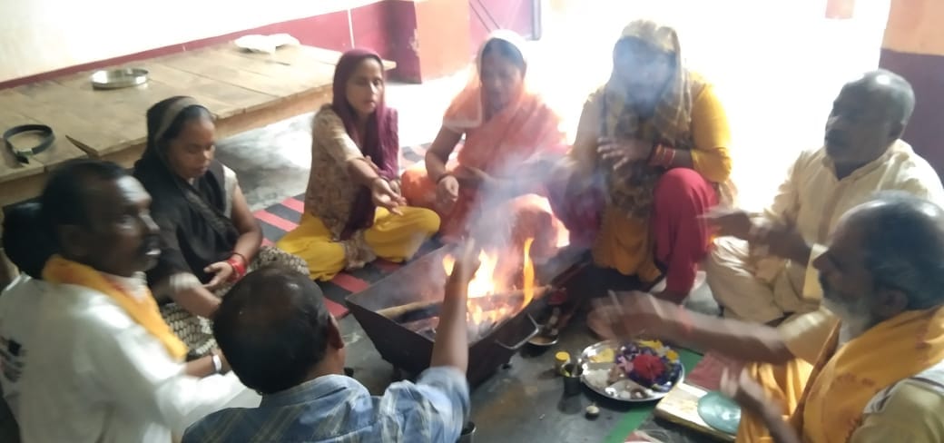 Gayatri Yagna was held in Shaktipeeth and Dev Yagna was held in Arya Samaj Bhawan